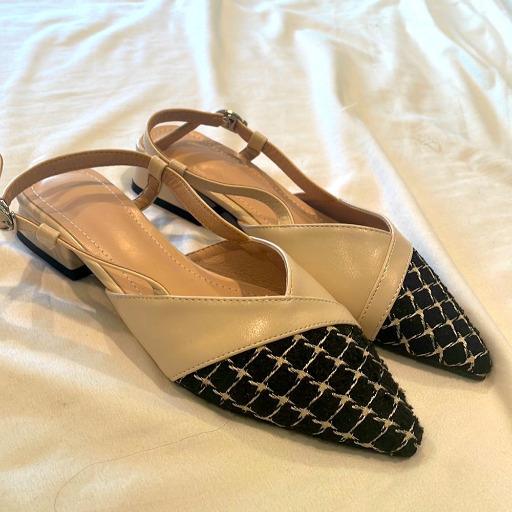 Black and nude houndstooth kitten heeled flats. Sling back. 7